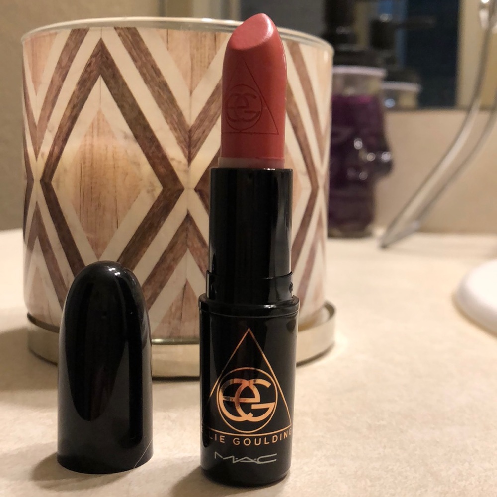 Ellie Goulding Mac lipstick